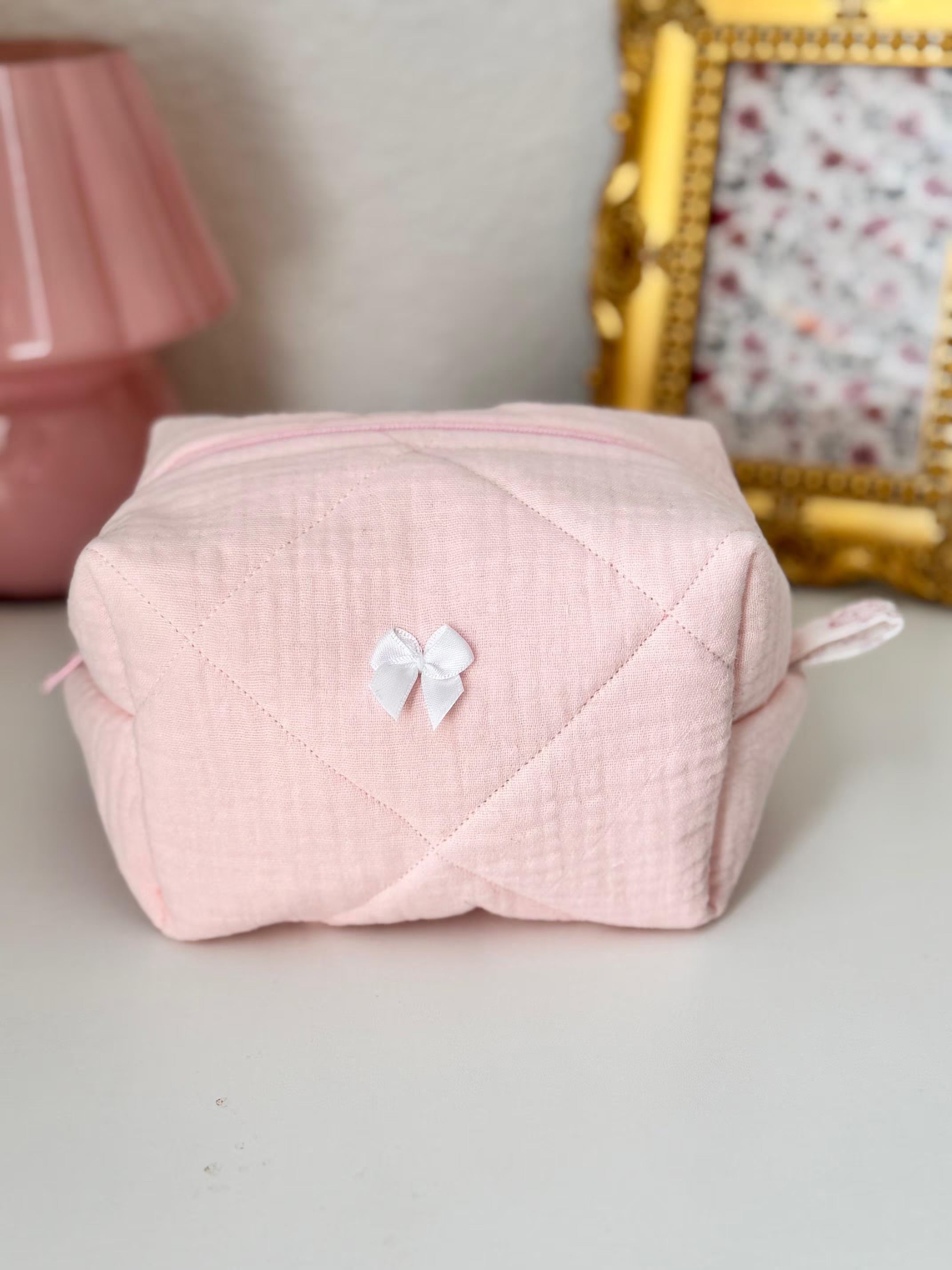 Pink quilted Boxy bag with bow